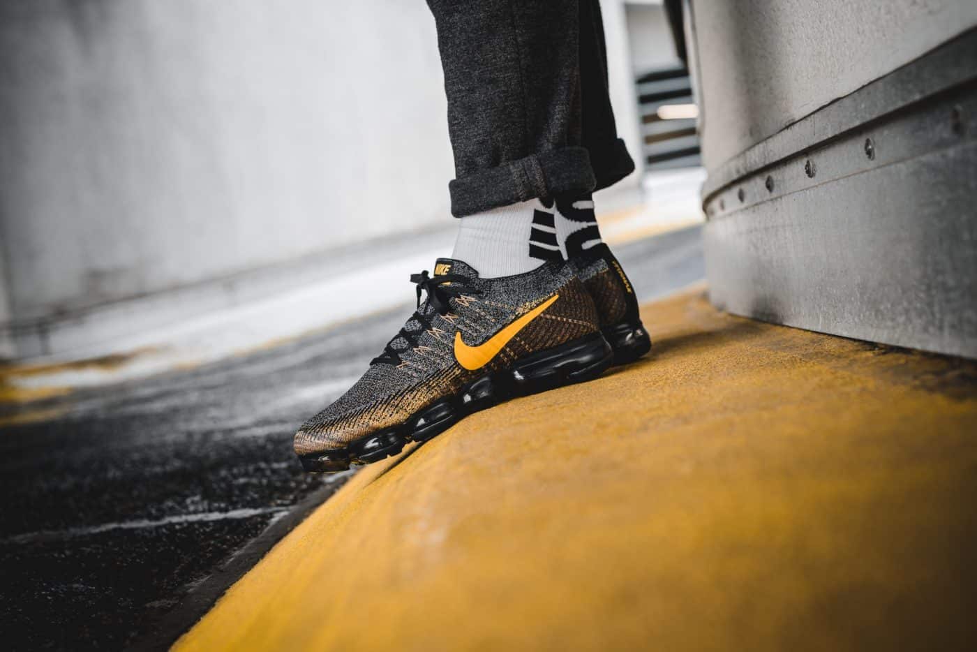 Air vapormax flyknit discount black/ mineral gold-dark grey